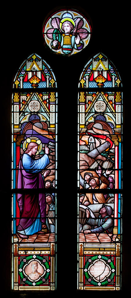 Ensemble de 4 verrières historiées et commémoratives de la guerre de 1914-1918 : Saint Pierre délivré par l'ange, le Christ bénissant les soldats, Glorification de saint Joseph, Communion de Saint Louis, portraits