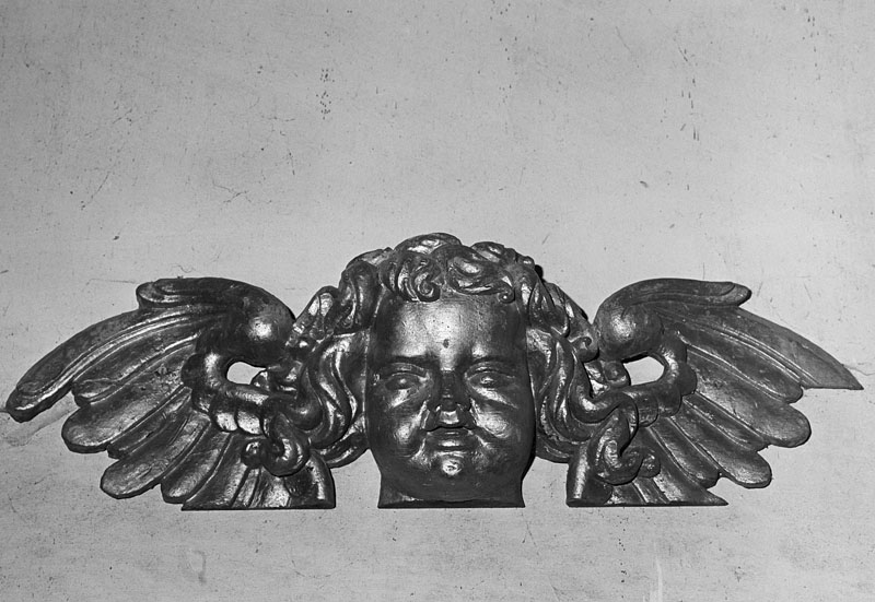 haut-relief (?, figure d'ornement) : angelot