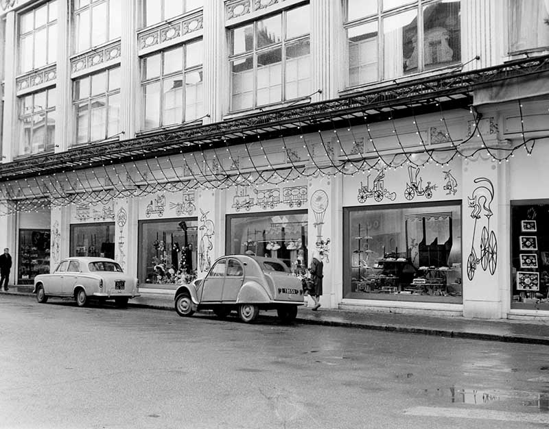 Magasin Ratti, façade rue Gambetta.- Photographie ancienne, 1960. (Archives privées de la famille Ratti, Cherbourg-Octeville).