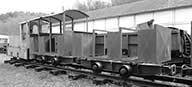 ensemble de 4 machines à convoyer en continu : locomotives électriques sur rail dites les Mulets