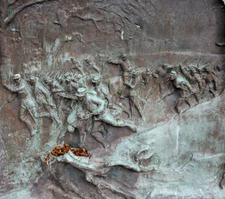 Monument aux Enfants du Calvados tués à l'ennemi en 1870-1871 : ensemble des trois bas-reliefs sauvegardés.