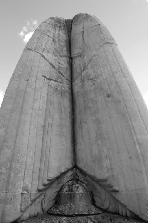 monument aux morts de la guerre de 1914-1918 : La Victoire douloureuse