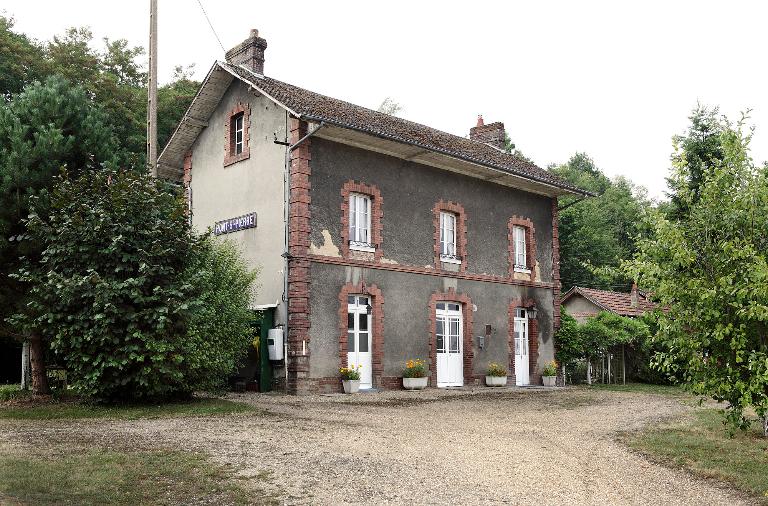 gare et maison de garde-barrière de Pont-Saint-Pierre