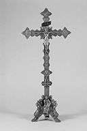 ensemble d'une croix d'autel et de 6 chandeliers d'autel