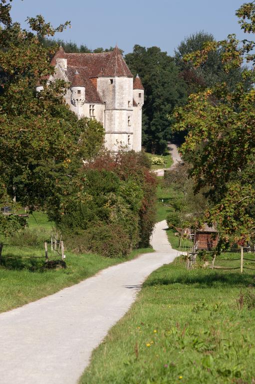 Logis manorial, vue générale depuis le sud-est.