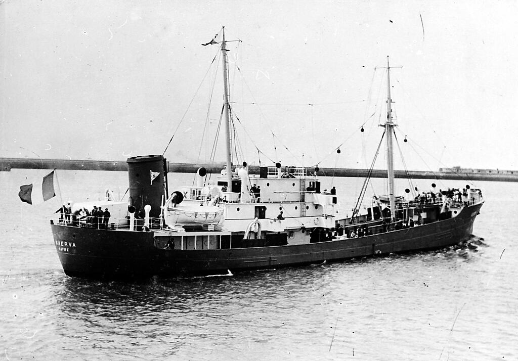 bateau de pêche : chalutier (grande pêche) dit MINERVA, puis patrouilleur auxiliaire P-42, puis chasseur de sous-marins UJ-2209, puis chalutier GENEPESCA IV