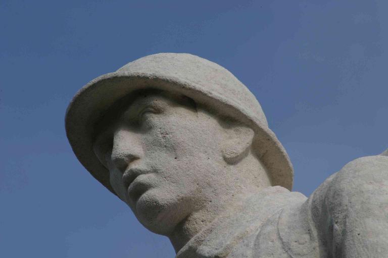 monument aux morts de la guerre de 1914-1918 : Soldat en marche