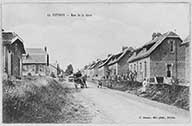 52 Potigny - Rue de la Gare.- Carte postale, éd.-photogr. C. Jeanne, s.d., début 20e siècle.
