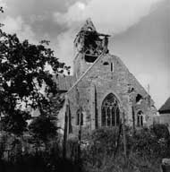 Eglise Saint Manvieu, vue prise de l'est.- Photographie ancienne, phot. Marcel Lelégard, [1945]. (Conservation des Antiquités et Objets d'Art de la Manche, Saint-André-de-Bohon. Fonds Lelégard).