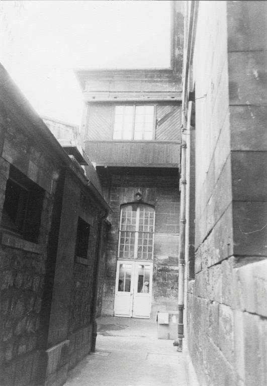 bâtiment conventuel de l'abbaye de la Trinité dite abbaye aux Dames, actuellement hôtel de région