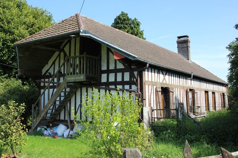 Les longères ou chaumières en pan de bois de Honguemare-Guenouville