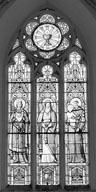 verrière à personnages : Saint Louis, Vierge des sept douleurs, saint Antoine de Padoue
