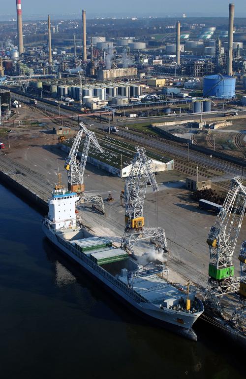 raffinerie de pétrole de la Société Maritime des Pétroles, puis Société des Pétroles Jupiter, puis Shell, puis Pétroplus