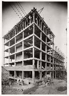 Reconstruction de la minoterie, structure béton et remplissage brique.- Photographie ancienne, vers 1947. (Collection particulière Dupuis).