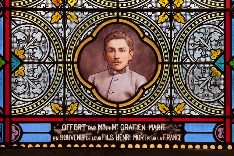 verrière ornementale et commémorative de la guerre de 1914-1918 : A la mémoire d'Henri Gratien (baie 4)