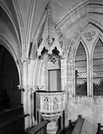 ensemble d'une chaire à prêcher et d'un confessionnal