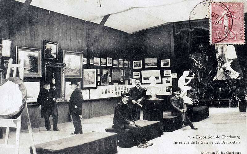 Exposition de Cherbourg. Intérieur de la Galerie des Beaux-Arts.- Carte postale, collection. P. B. Cherbourg, 1888. (AD Manche. Série FI).
