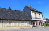café-épicerie, puis restaurant-pizzeria, actuellement maison