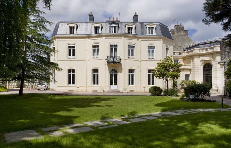 Hôtel particulier dit hôtel Mahieu puis caisse d'épargne actuellement siège de la société HLM du Cotentin