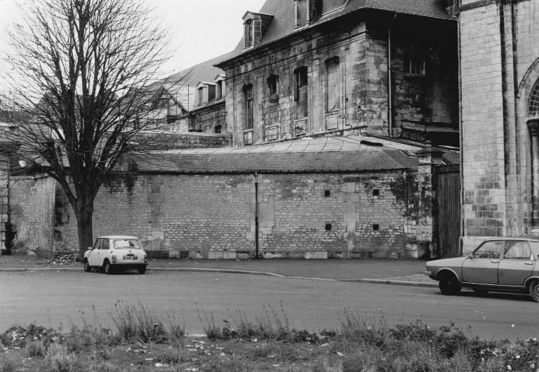 abbaye de bénédictines de la Trinité dite abbaye aux Dames, actuellement hôtel de région