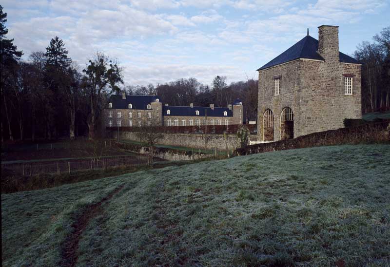 Château et charretterie, élévations extérieures sud-est.