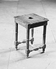 ensemble de 2 tabourets d'église