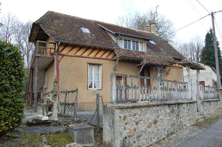 Maison des années 1930 (style "régionaliste") au Verger.