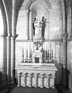 ensemble de l'autel secondaire de la Vierge de style néo-roman : autel, tabernacle