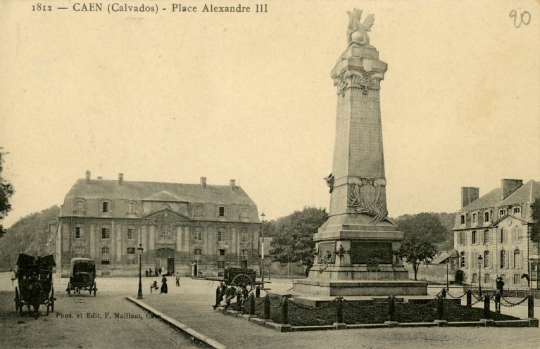 Monument aux Enfants du Calvados tués à l'ennemi en 1870-1871 : ensemble des trois bas-reliefs sauvegardés.