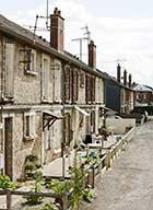 Logements d'ouvriers en bande, rue des Bleuets, façades et terrasses, vue du nord-ouest.
