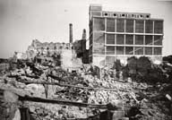 Minoterie après les bombardements de juin 1944, vue générale.- Photographie ancienne, 13 juin 1944. (Collection particulière Pierre Lemanissier).
