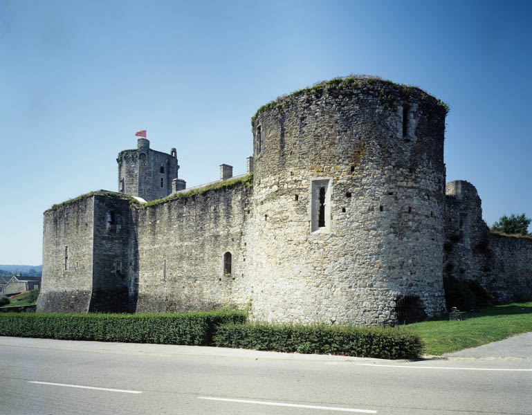 château fort dit Le Vieux Château, actuellement restaurant, hôtel de voyageurs