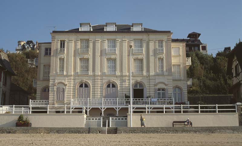 2ème casino, puis hôtel de voyageurs dit Hôtel Régina, actuellement immeuble dit Résidence Régina
