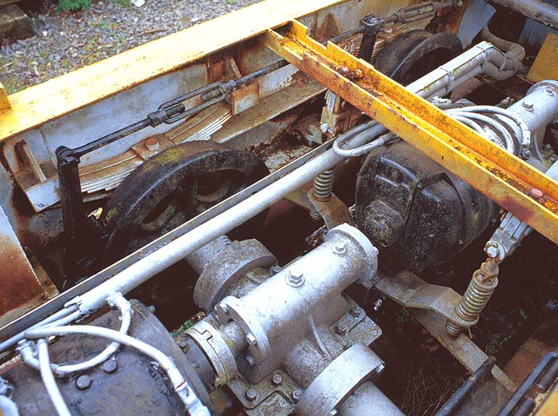 ensemble de 4 machines à convoyer en continu : locomotives électriques sur rail dites les Mulets