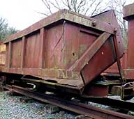 ensemble de 6 matériels de transport ferroviare dite berline à schiste sur rail