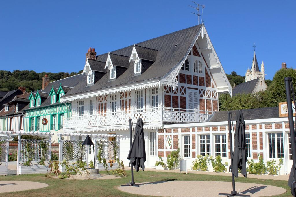 hôtel du Grand Sapin, actuellement maison d'hôtes dite White house et restaurant Le Magnolia