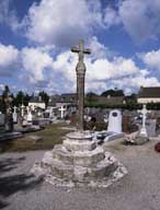 Croix du cimetière, vue prise de l'ouest.