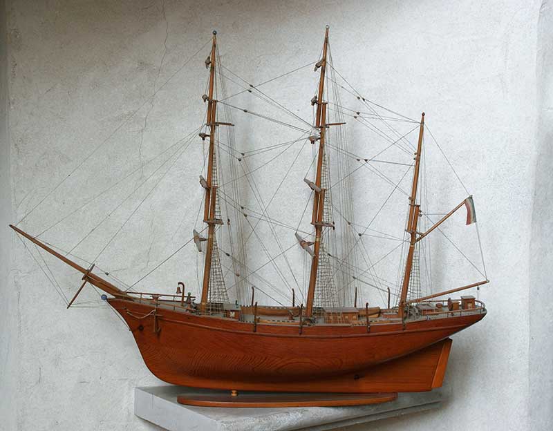 ex-voto: maquette de bateau