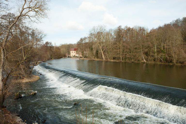 moulin à farine dit les Grands moulins de Fontenay, puis moulin à huile, puis logement d'ouvriers, actuellement logement