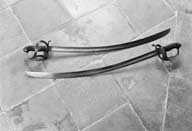 ensemble de deux sabres