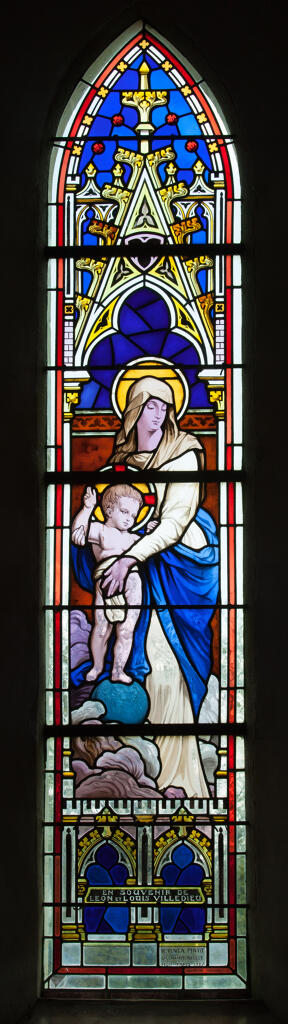 Ensemble de 2 verrières hagiographiques et commémoratives de la guerre de 1914-1918 : Vierge à l'Enfant et Saint Louis de Gonzague ; à la mémoire de Léon et Louis Villedieu et Louis Varin