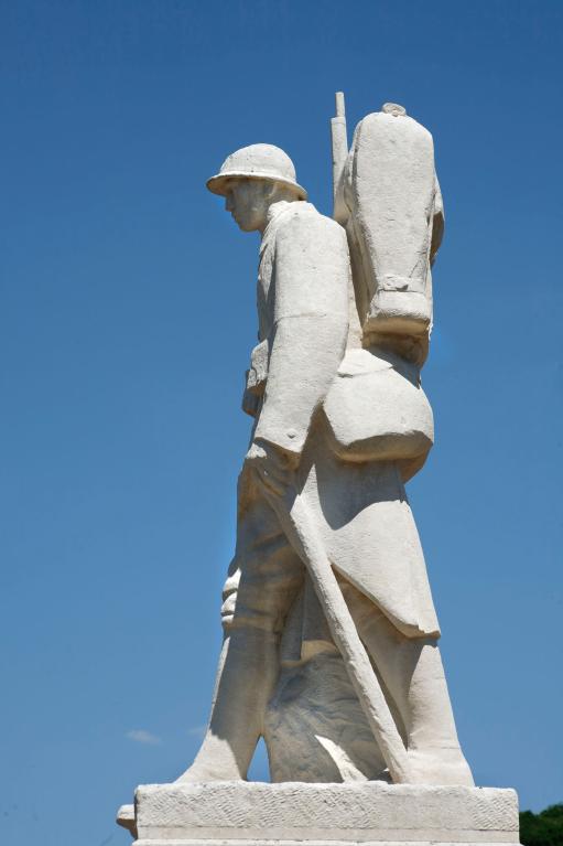 monument aux morts de la guerre de 1914-1918 : Soldat en marche