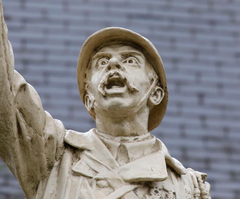 monument aux morts de la guerre de 1914-1918 : Poilu victorieux