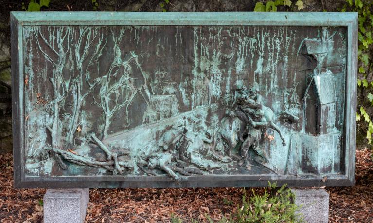 Monument aux Enfants du Calvados tués à l'ennemi en 1870-1871 : ensemble des trois bas-reliefs sauvegardés.