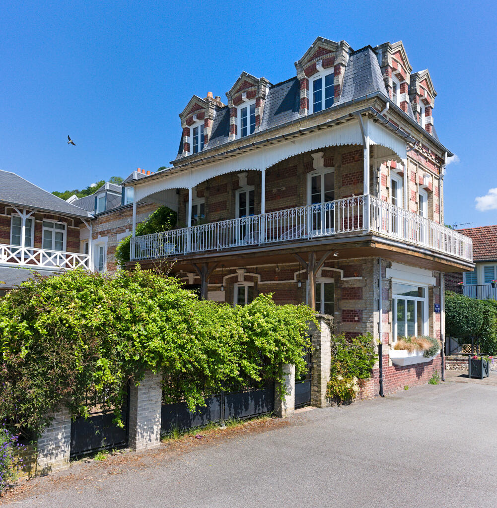 école de garçons, puis hôtel de France, actuellement maison d'hôtes dite La Maison Plûme