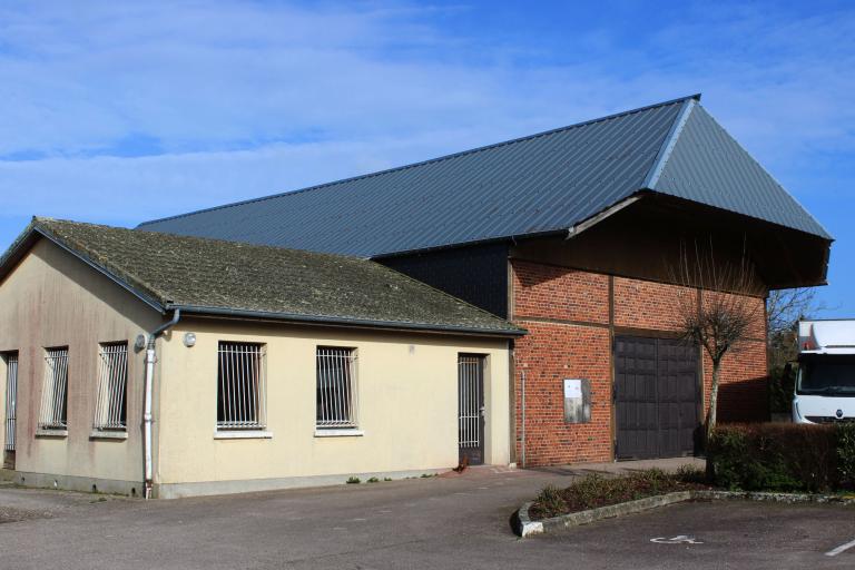 grange, actuellement salle des fêtes, dite salle Chambellan