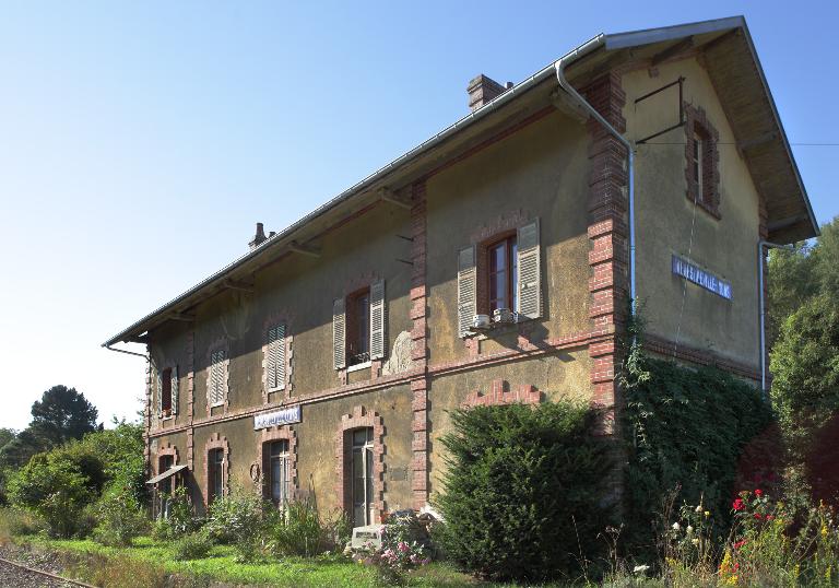 gare et maison de garde-barrière de Ménesqueville-Lyons