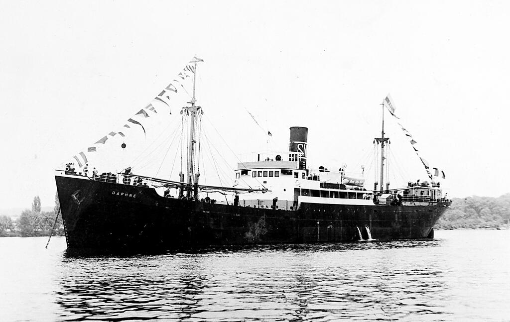 bateau de marchandises en vrac : cargo (transport de marchandises diverses) dit DAPHNE, puis PANDELIS