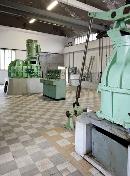 les machines de la centrale hydroélectrique des Forces Motrices de l'Orne
