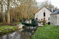 moulin à farine dit le moulin du Vivier ou de Bombanville, puis établissement de danse, actuellement maison